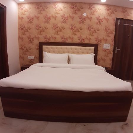 Triom Hotel Delhi  Exterior foto
