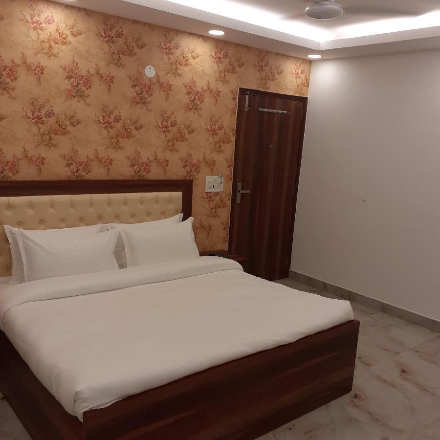 Triom Hotel Delhi  Exterior foto